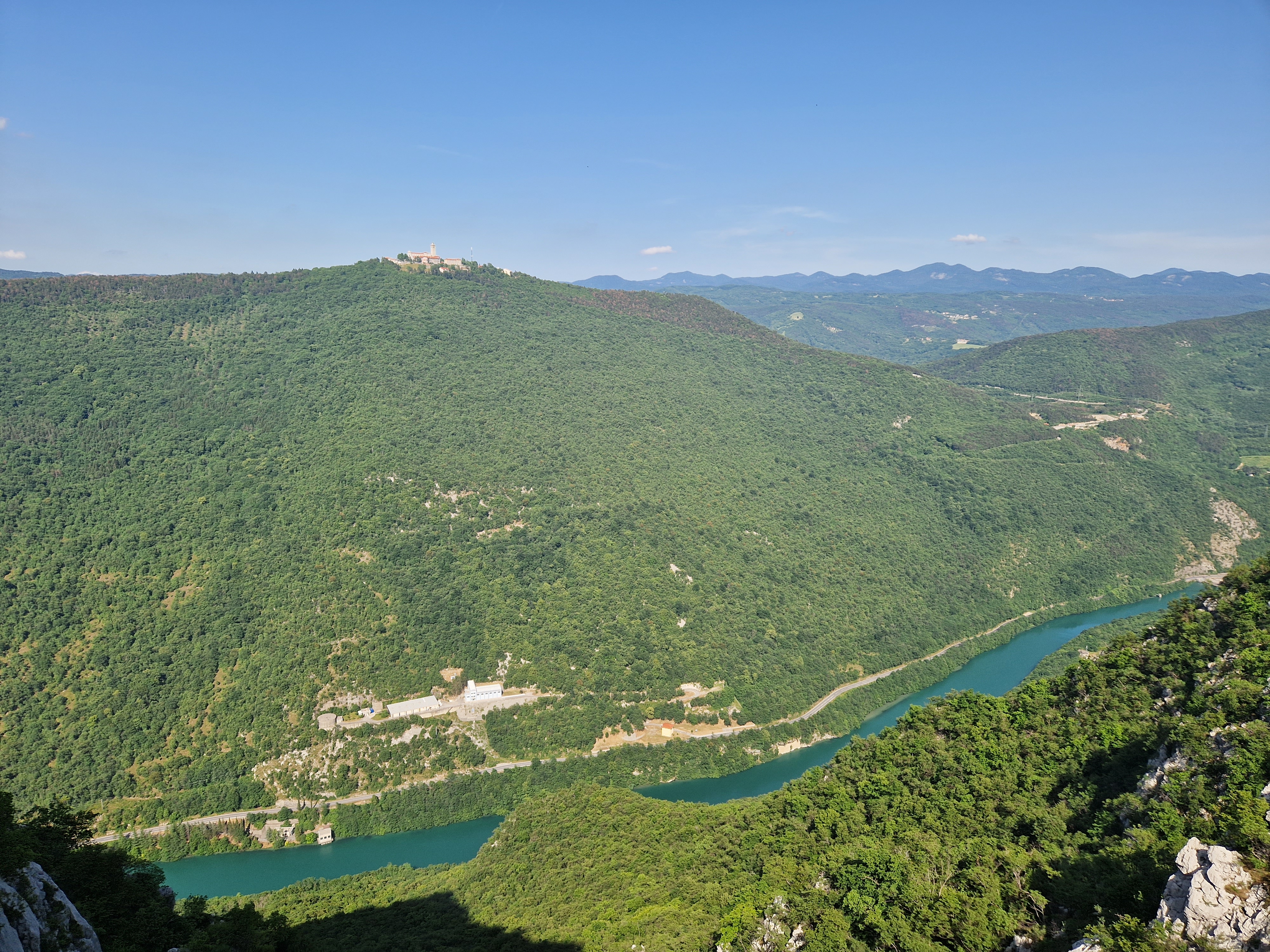 KAM V GORIŠKIH BRDIH PO KOŠČEK ZGODOVINE